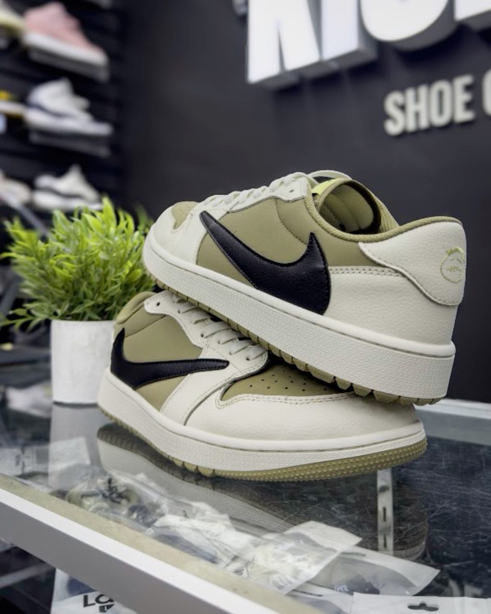 Fresh shoes on the KICK6IX counter