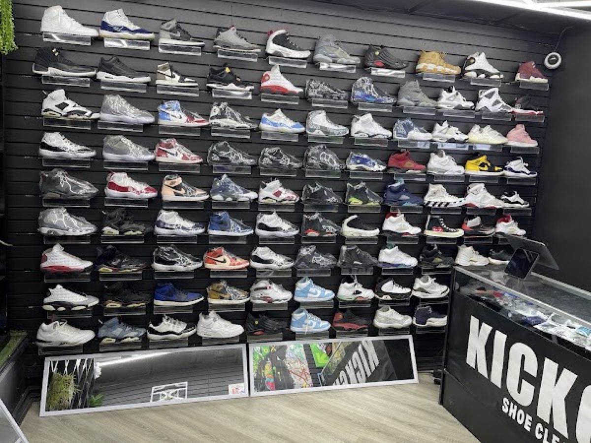 Full shoe wall inside KICK6IX